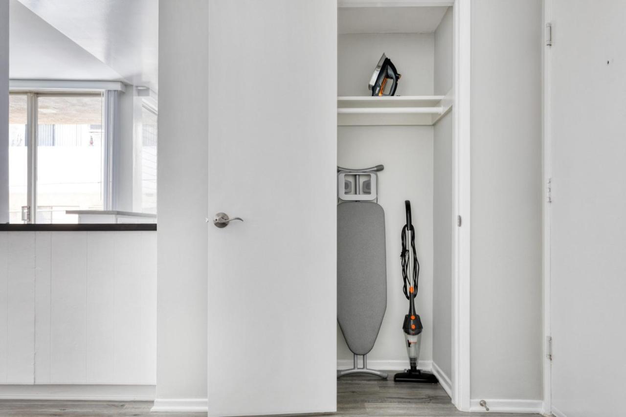 Beverly Hills 2br Nr Bristol Farms The Grove Lax-679